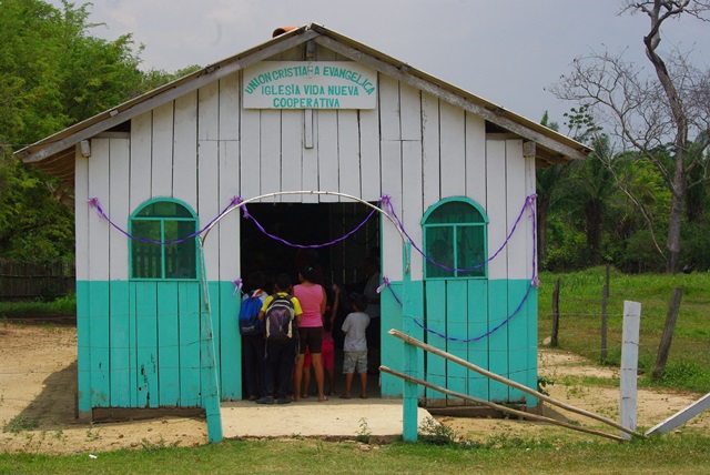 Pastor David was going to talk with the leader of the town and explain what we were doing and asked for a special meeting with all the community. he was very open and thankful, he offered the chapel for the Health Fair.